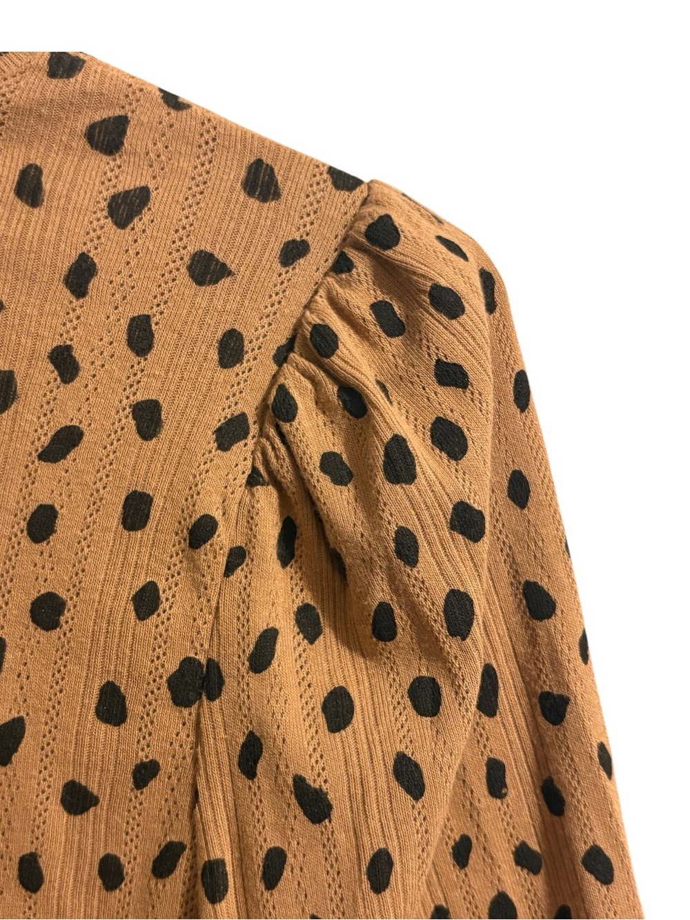 Lucky Brand Tan Top with Black Dot Print and Puff Sleeves - Picture 3 of 6
